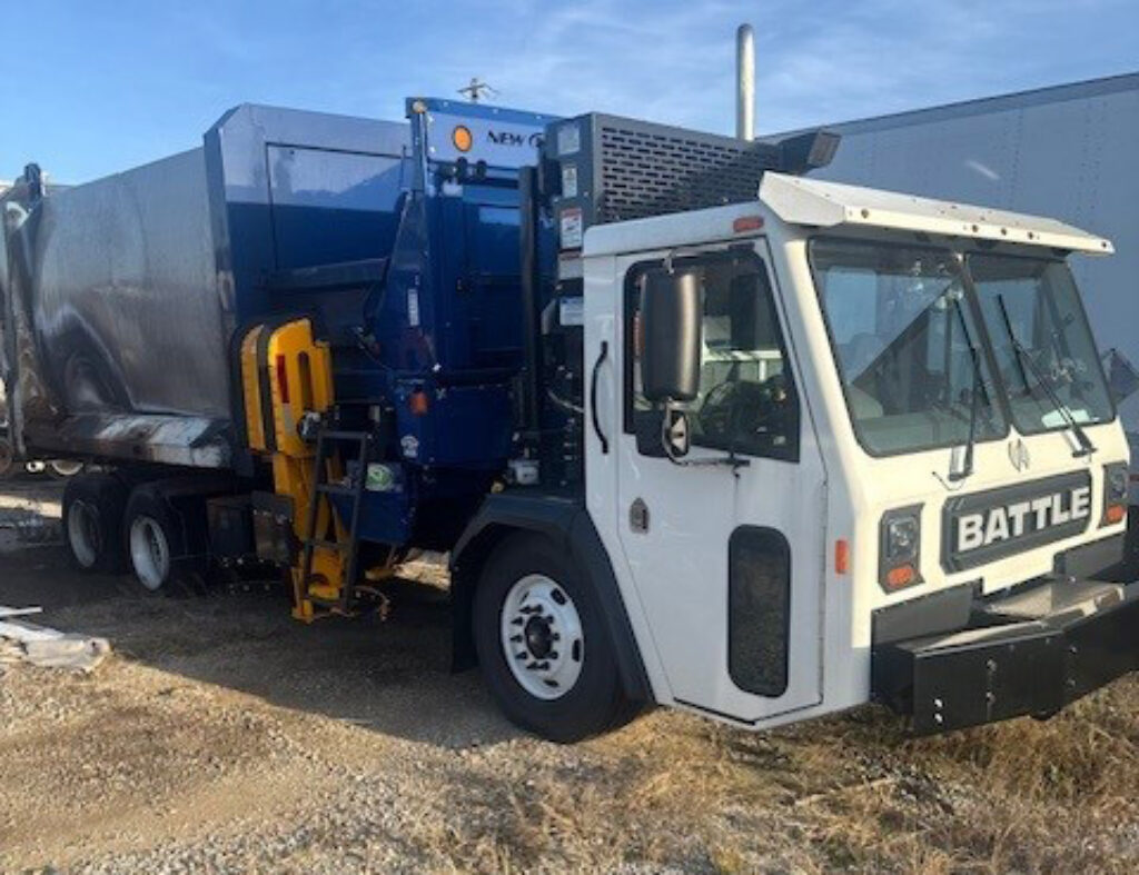 [Auction]: 2025 Battle Motors LET2-46 Sidewinder Garbage Body Truck ...