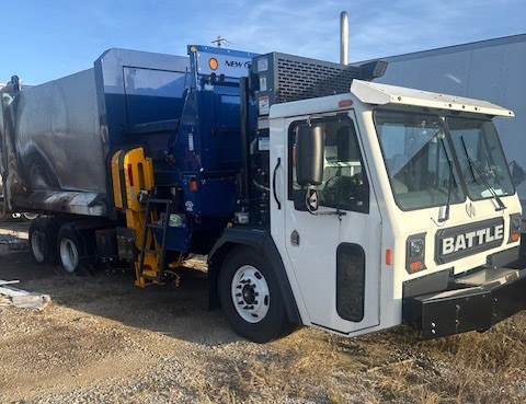 2025 Battle Motors LET2-46 Sidewinder Garbage Body Truck - Image 4