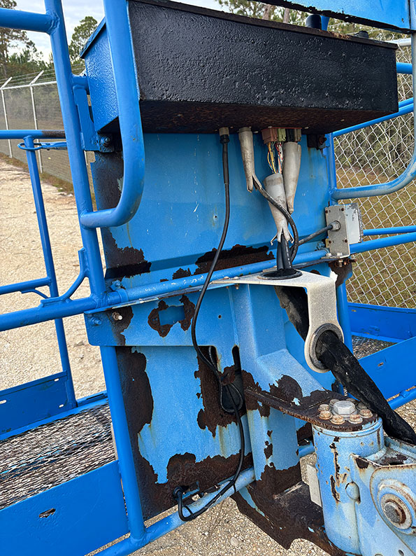 USED 2016 Genie S60X Lift - Image 4