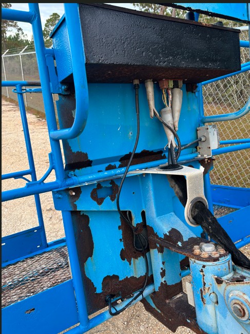 USED 2016 Genie S60X Lift - Image 5