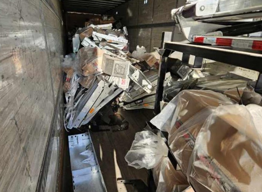 Hiab HLF Galv Series Flipaway Lift Gates - Image 4