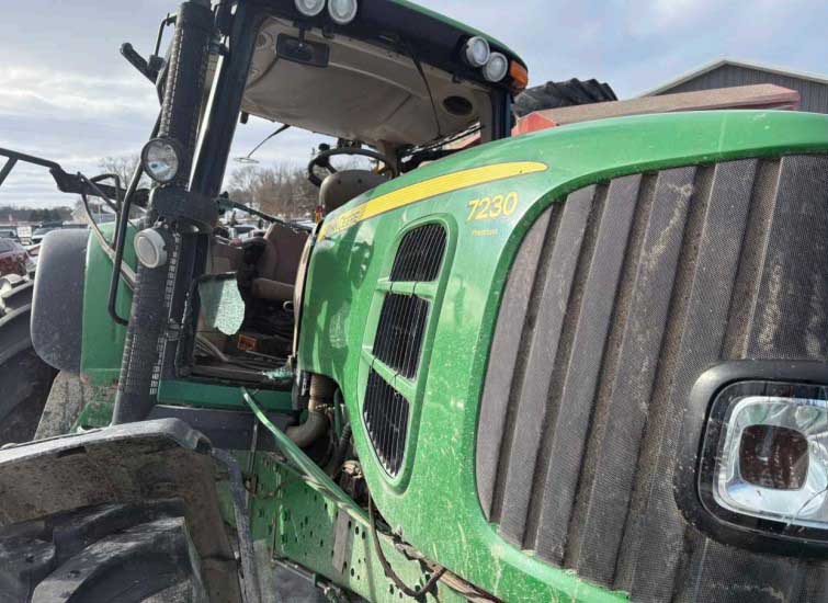 2010 John Deere 7230 Tractor