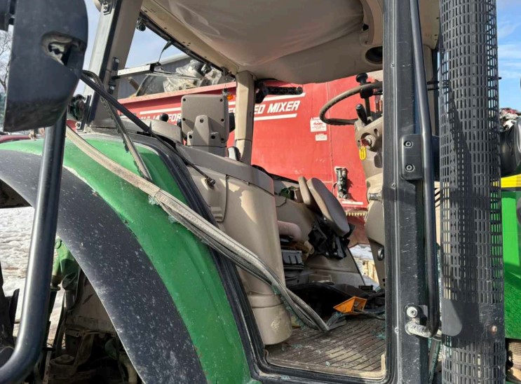 2010 John Deere 7230 Tractor - Image 10