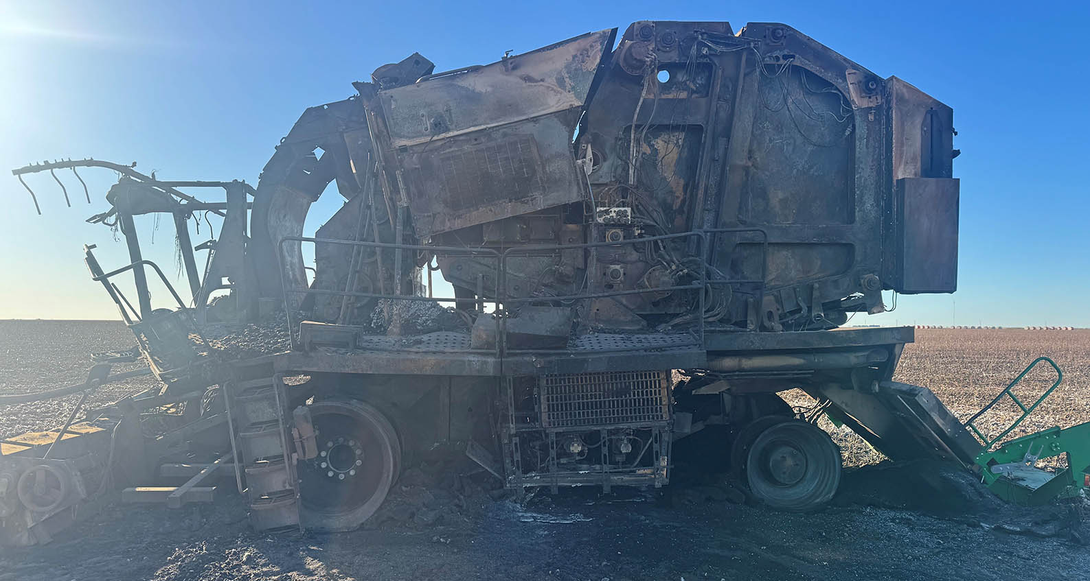 2018 John Deere CS690 Cotton Stripper - Image 2