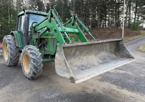 2000 John Deere 640 Loader