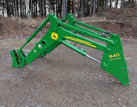 2000 John Deere 640 Loader - Image 4
