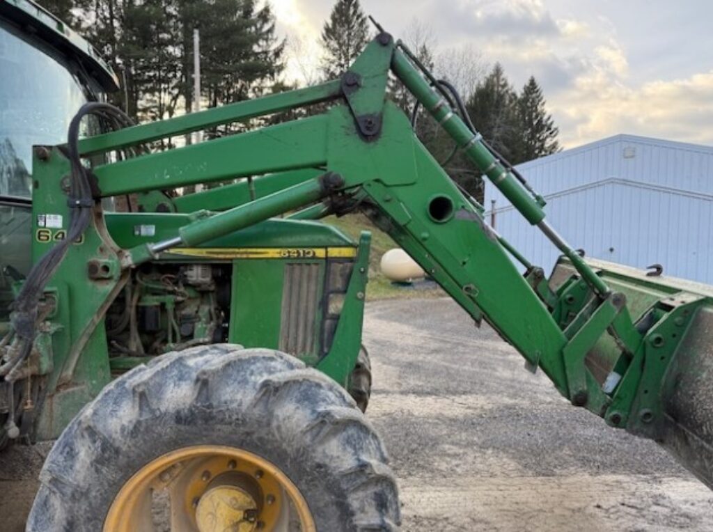 [Auction]: 2000 John Deere 640 Loader | Pennsylvania | damaged | CAG