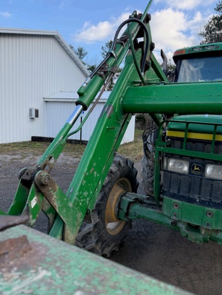2000 John Deere 640 Loader - Image 7