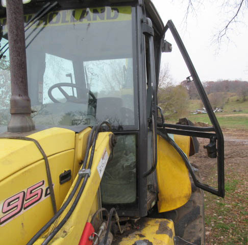 2013 New Holland B95C Backhoe - Image 3
