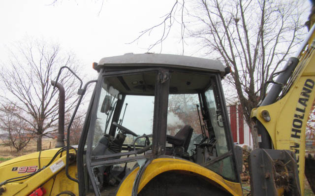 2013 New Holland B95C Backhoe - Image 5