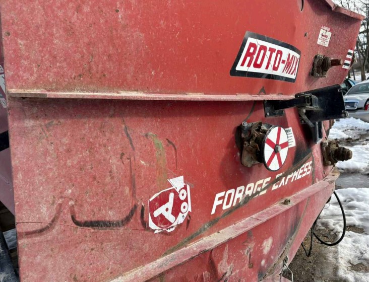 2005 Roto Mix 414-14B Feed Wagon - Image 3