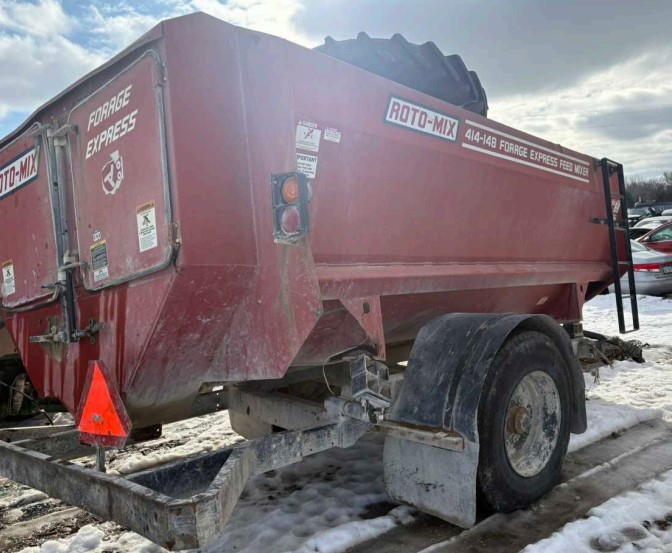 2005 Roto Mix 414-14B Feed Wagon - Image 4