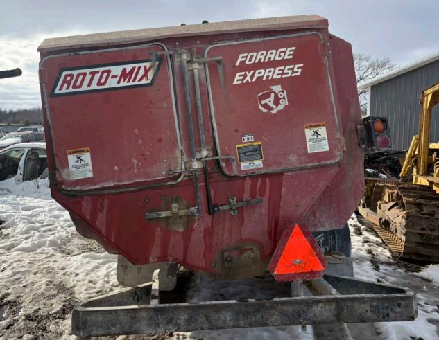 2005 Roto Mix 414-14B Feed Wagon - Image 5