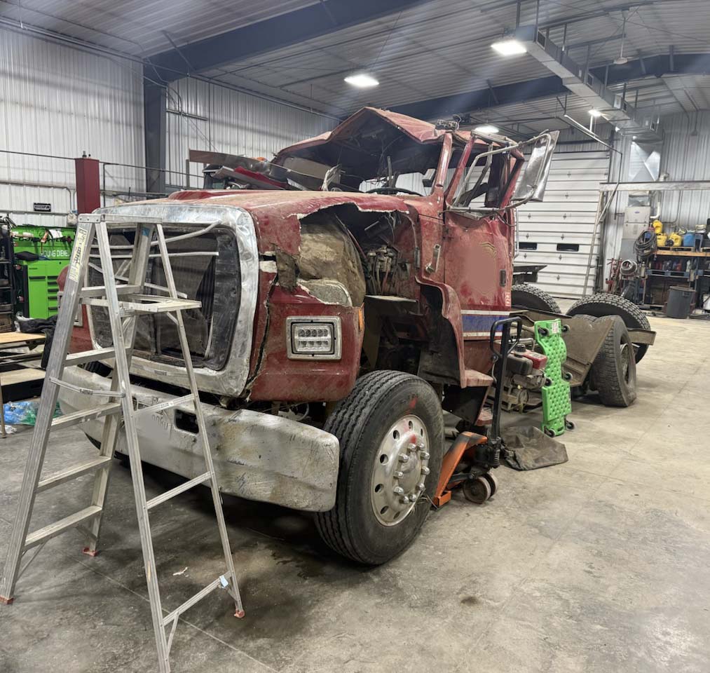 1989 Ford LN8000 Cab and Chassis - Image 7