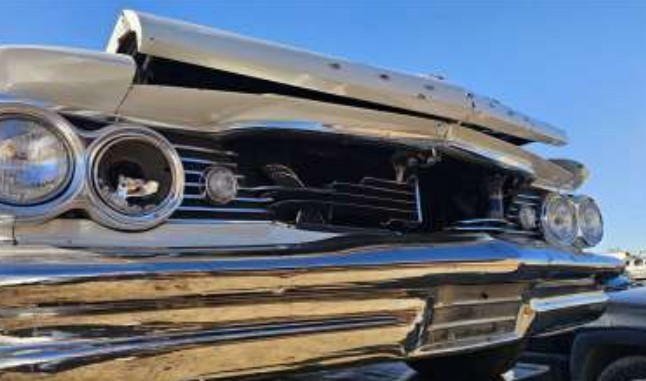 1960 Pontiac Bonneville - Image 3