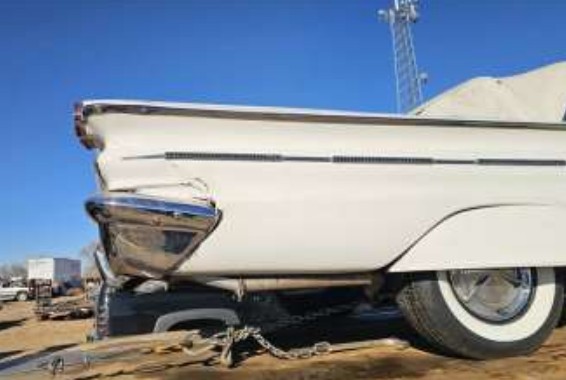 1960 Pontiac Bonneville - Image 4