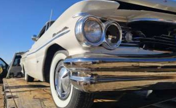 1960 Pontiac Bonneville - Image 5