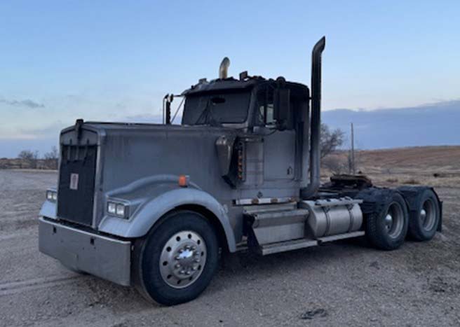 1994 Kenworth W900 - Image 3