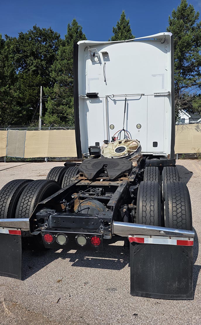 2012 Kenworth T7 - Image 4