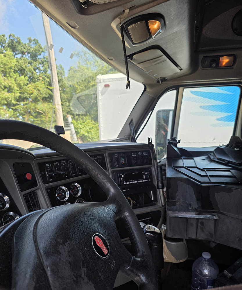 2012 Kenworth T7 - Image 5