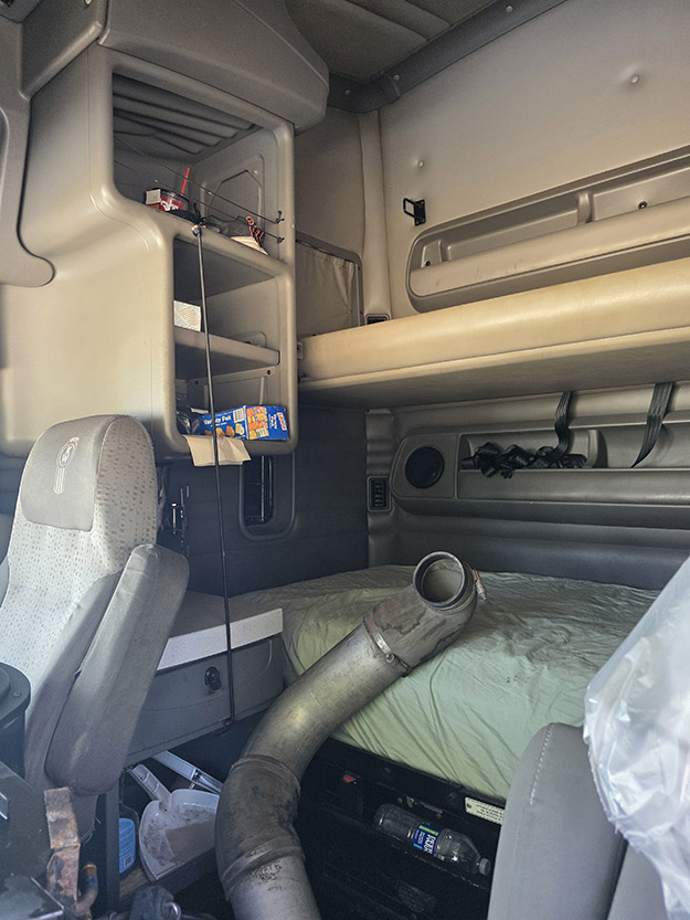 2012 Kenworth T7 - Image 6