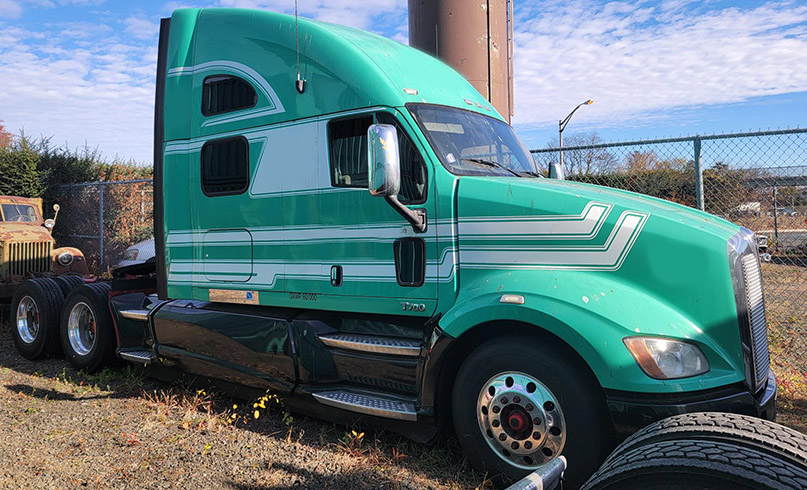 2013 Kenworth T7 - Image 2