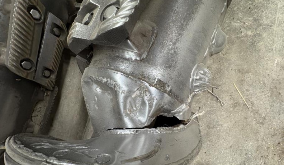 2004 New Holland CR940 Combine - Image 16