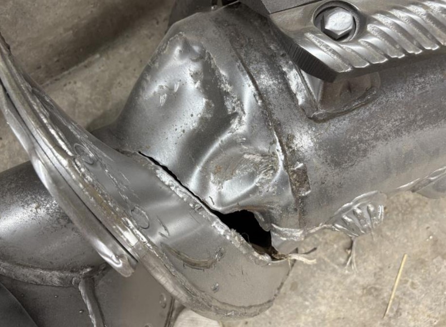 2004 New Holland CR940 Combine - Image 18