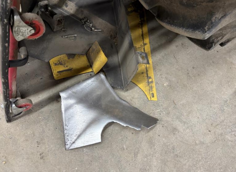 2004 New Holland CR940 Combine - Image 19