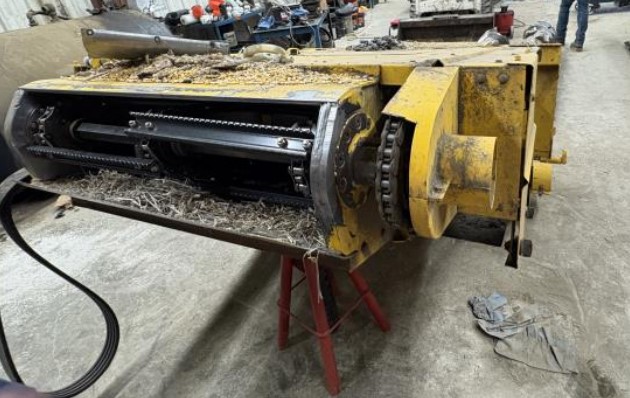 2004 New Holland CR940 Combine - Image 22