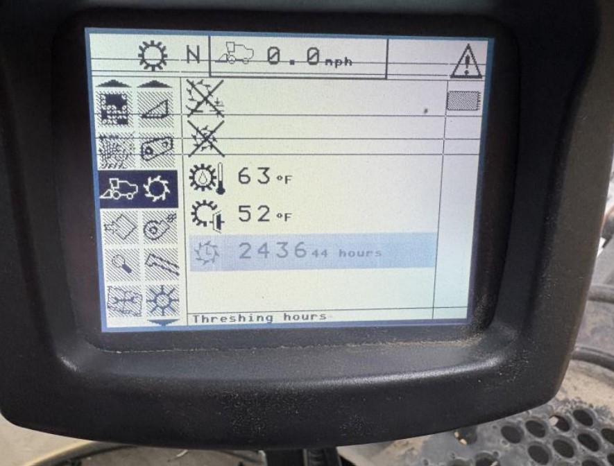 2004 New Holland CR940 Combine - Image 26