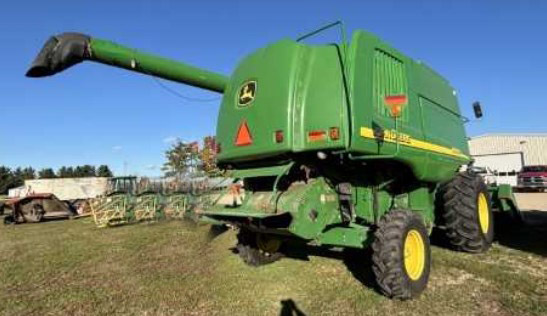 2006 John Deere 9560 STSF Combine - Image 17