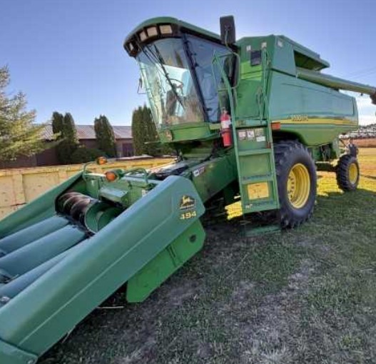 2006 John Deere 9560 STSF Combine - Image 14