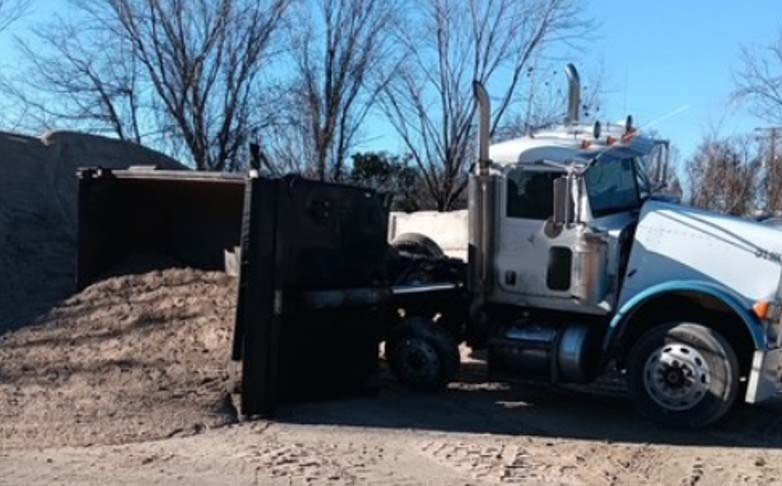 2007 Peterbilt 379 Dump Truck - Image 11