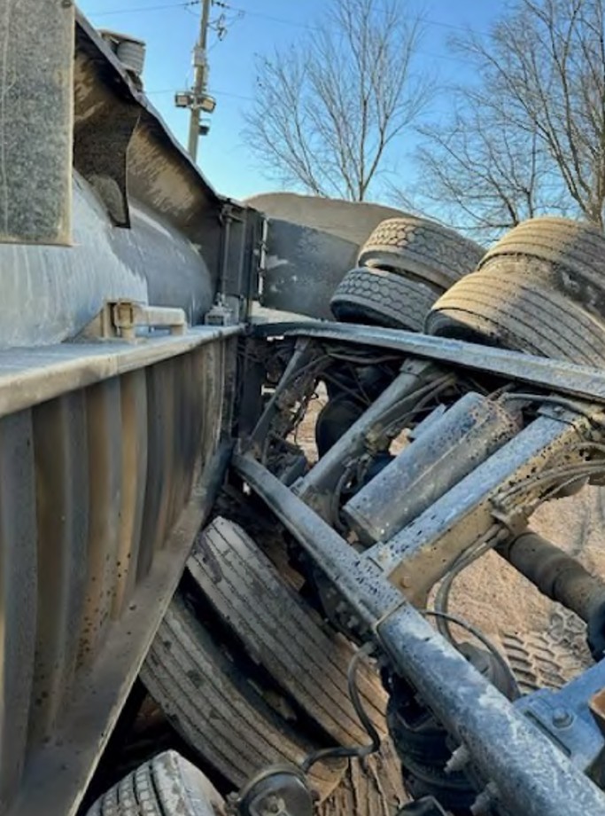 2007 Peterbilt 379 Dump Truck - Image 12