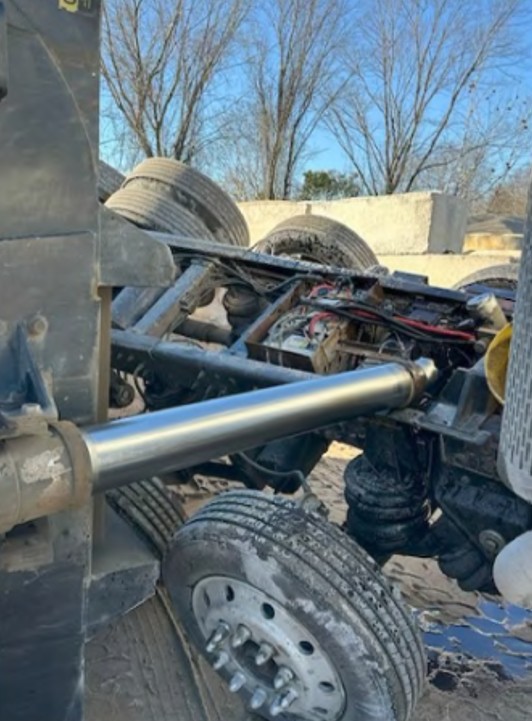 2007 Peterbilt 379 Dump Truck - Image 13