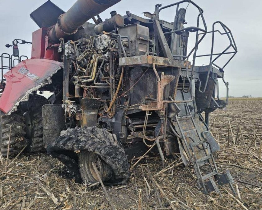 2009 CASE IH 8120 Combine - Image 5