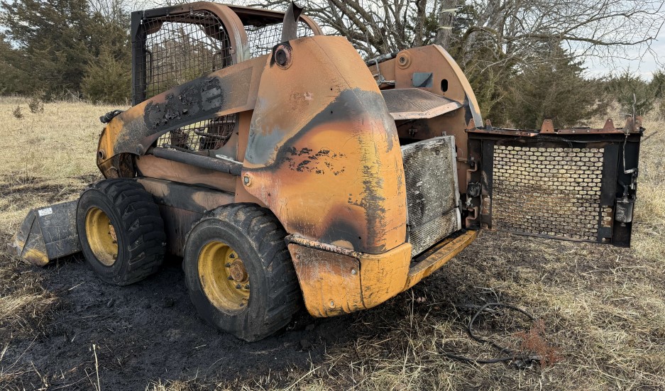 2011 CASE SR250 Skid Steer - Image 2