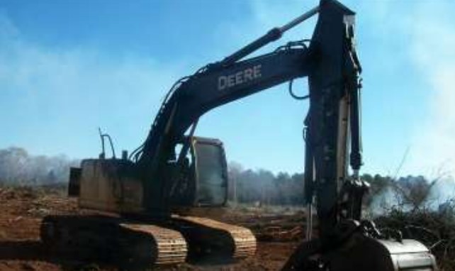 2011 Deere FF225DX LC Excavator - Image 2