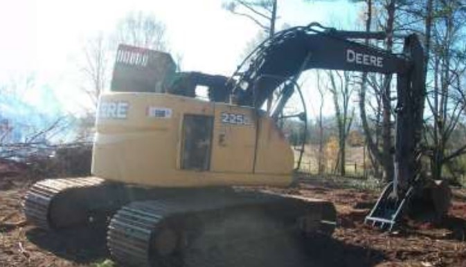 2011 Deere FF225DX LC Excavator - Image 3