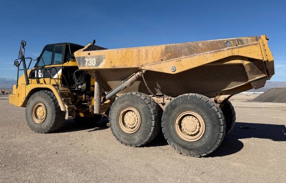 2013 Caterpillar 730 Articulated Haul Truck - Image 2