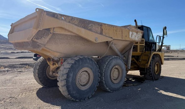 2013 Caterpillar 730 Articulated Haul Truck - Image 3