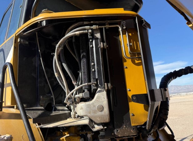 2013 Caterpillar 730 Articulated Haul Truck - Image 32