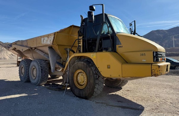 2013 Caterpillar 730 Articulated Haul Truck - Image 4