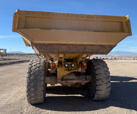 2013 Caterpillar 730 Articulated Haul Truck - Image 6