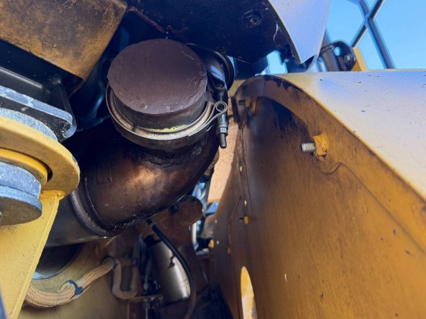 2013 Caterpillar 730 Articulated Haul Truck - Image 9