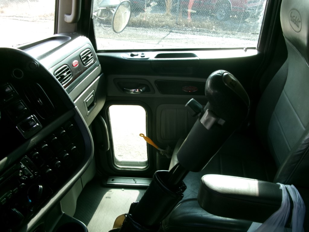 2013 Peterbilt 389K - Image 11