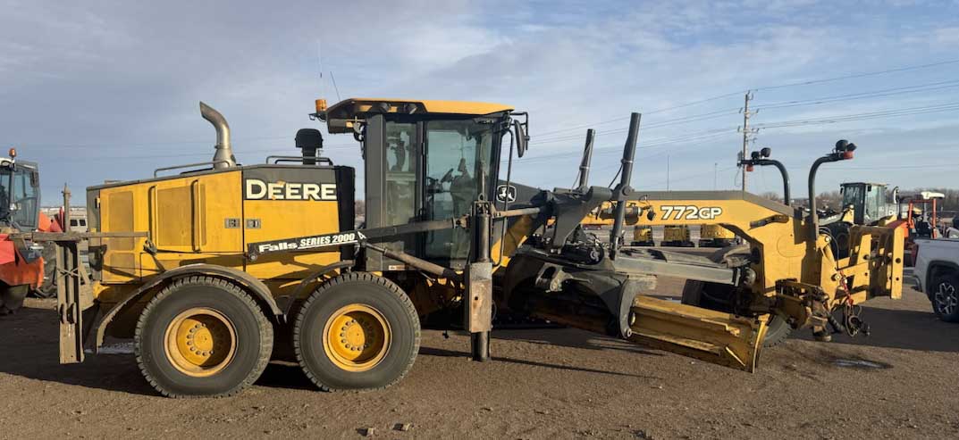 2014 John Deere 772GP Motor Grader - Image 2