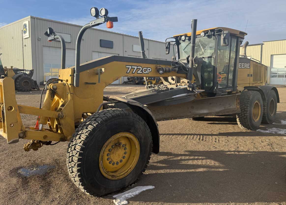 2014 John Deere 772GP Motor Grader - Image 4