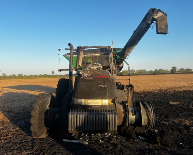 2014 Case IH Magnum 370 CVT Tractor - Image 2
